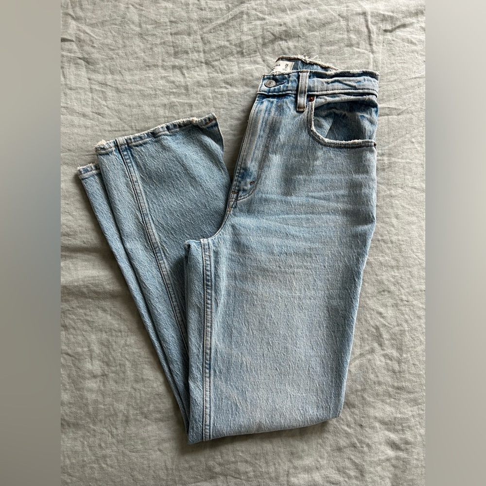 Abercrombie Curve Love High rise 90s Jeans